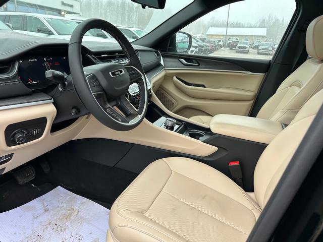 New 2025 Jeep Grand Cherokee Limited w/ Luxury Tech Group II image 8