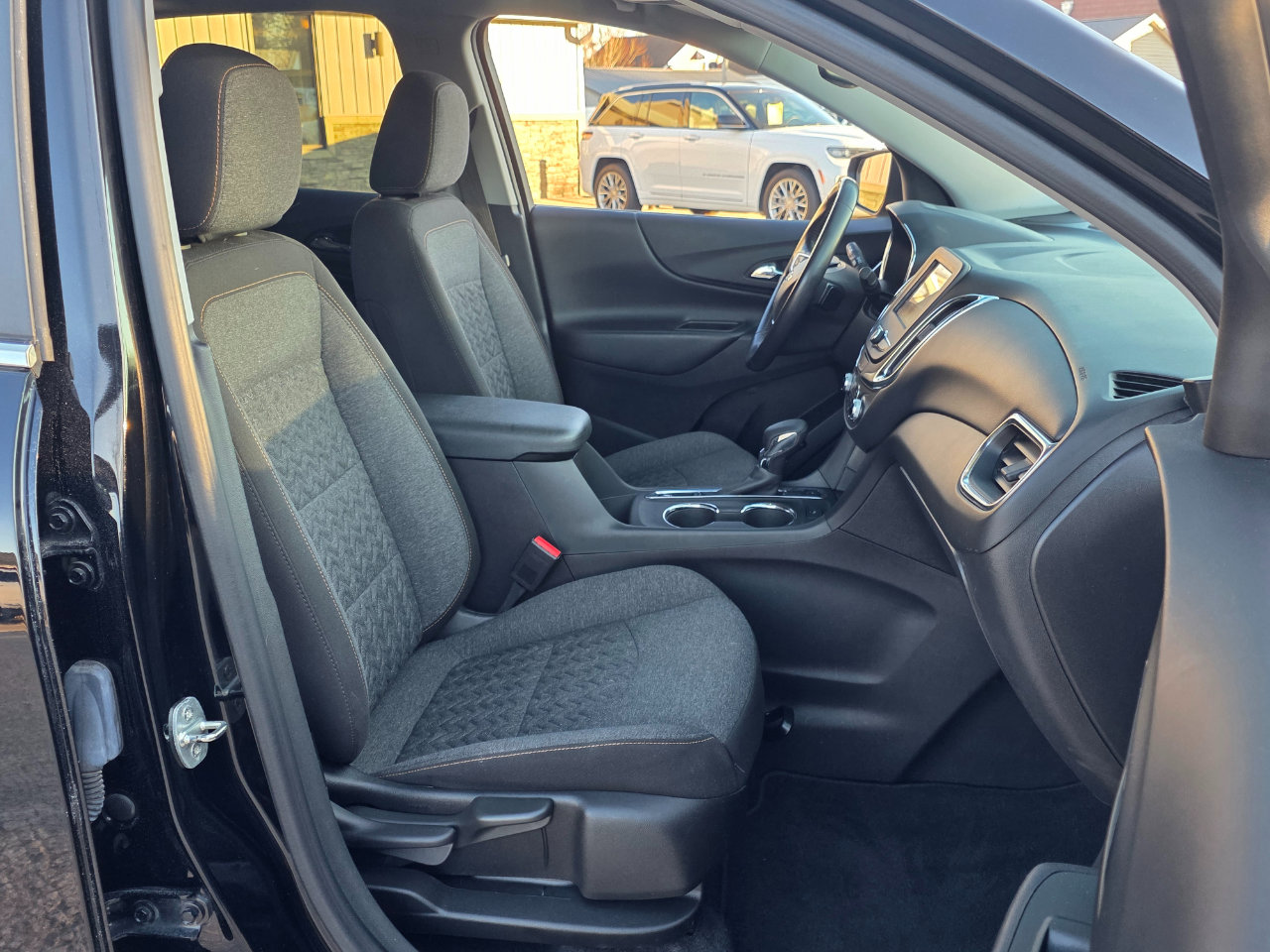 Used 2022 Chevrolet Equinox LT image 25