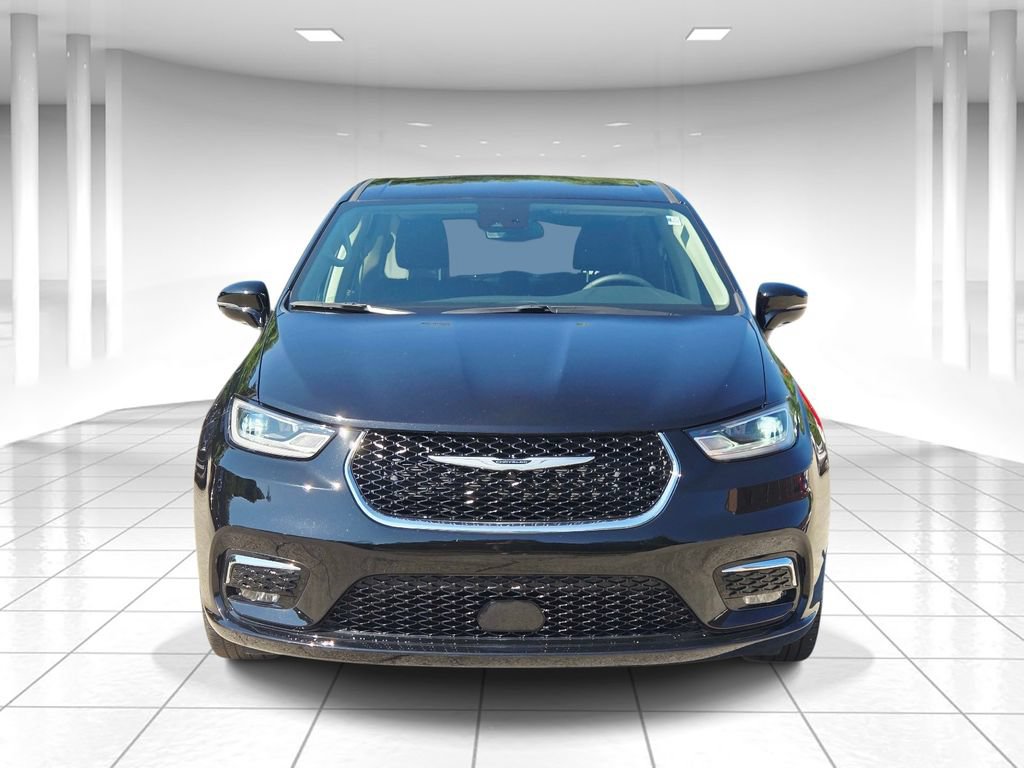 Certified 2024 Chrysler Pacifica Touring-L AWD/4WD image 8