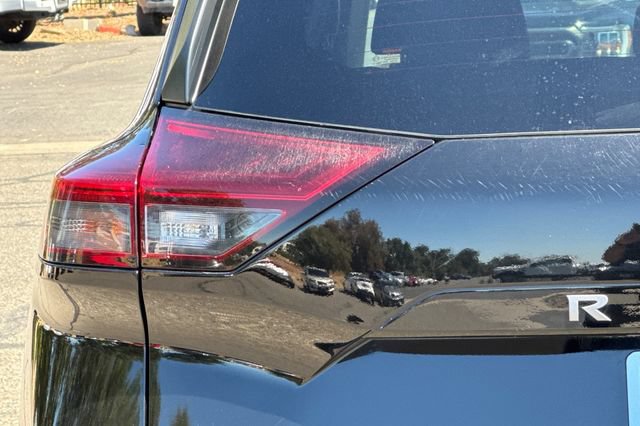Used 2024 Nissan Rogue SV AWD/4WD image 48