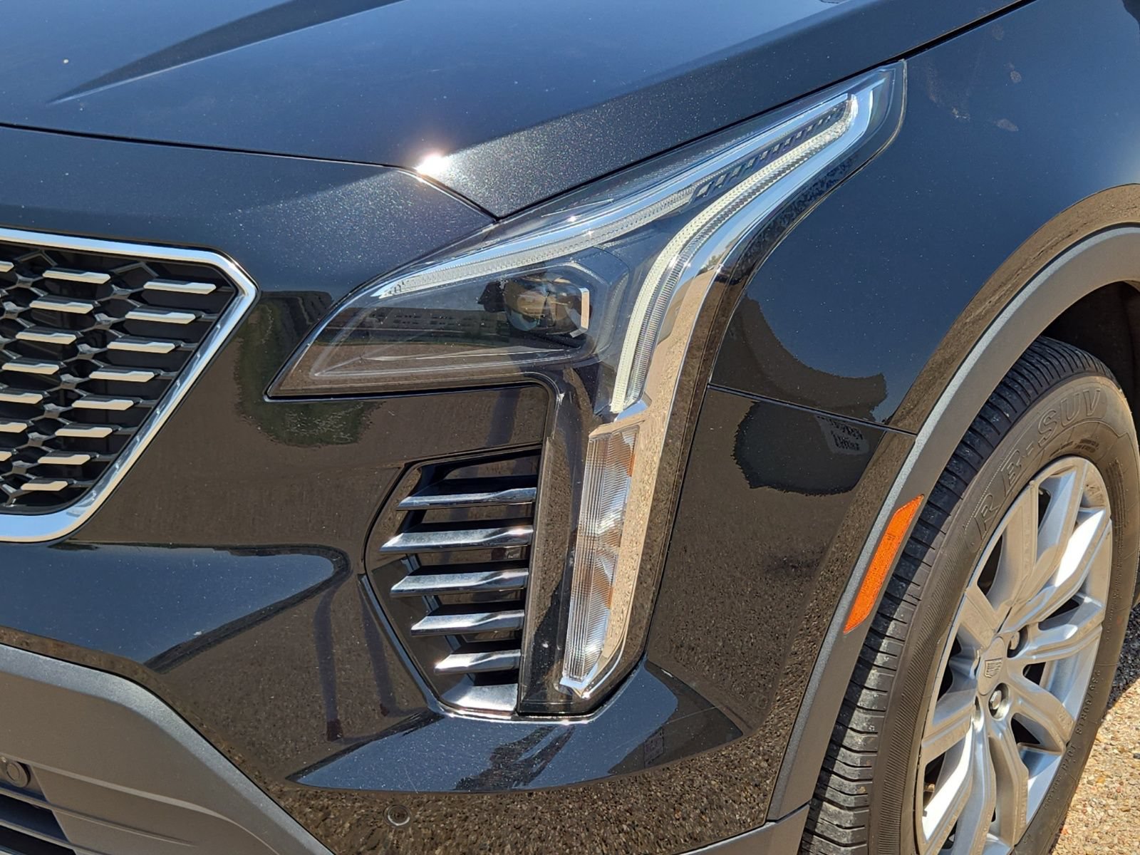 Used 2023 Cadillac XT4 Premium Luxury FWD image 9