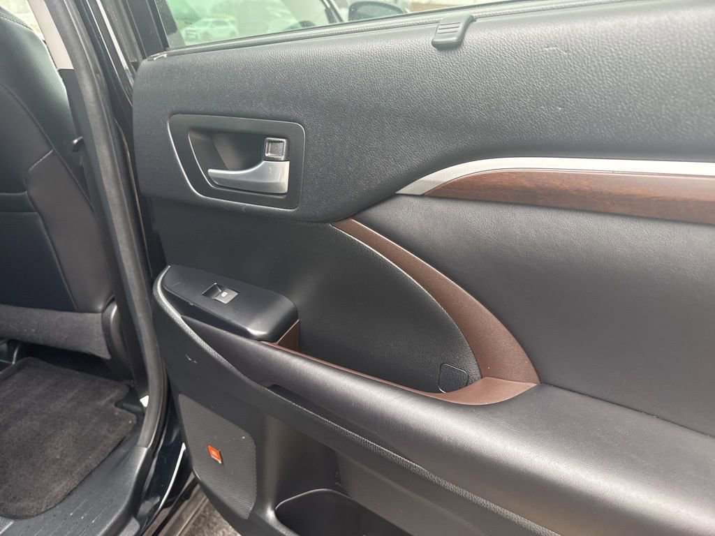 Used 2016 Toyota Highlander Limited image 33