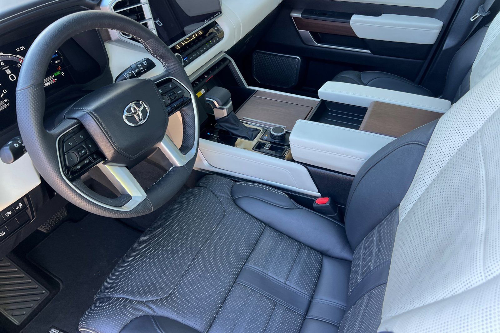 Used 2023 Toyota Sequoia Capstone image 10