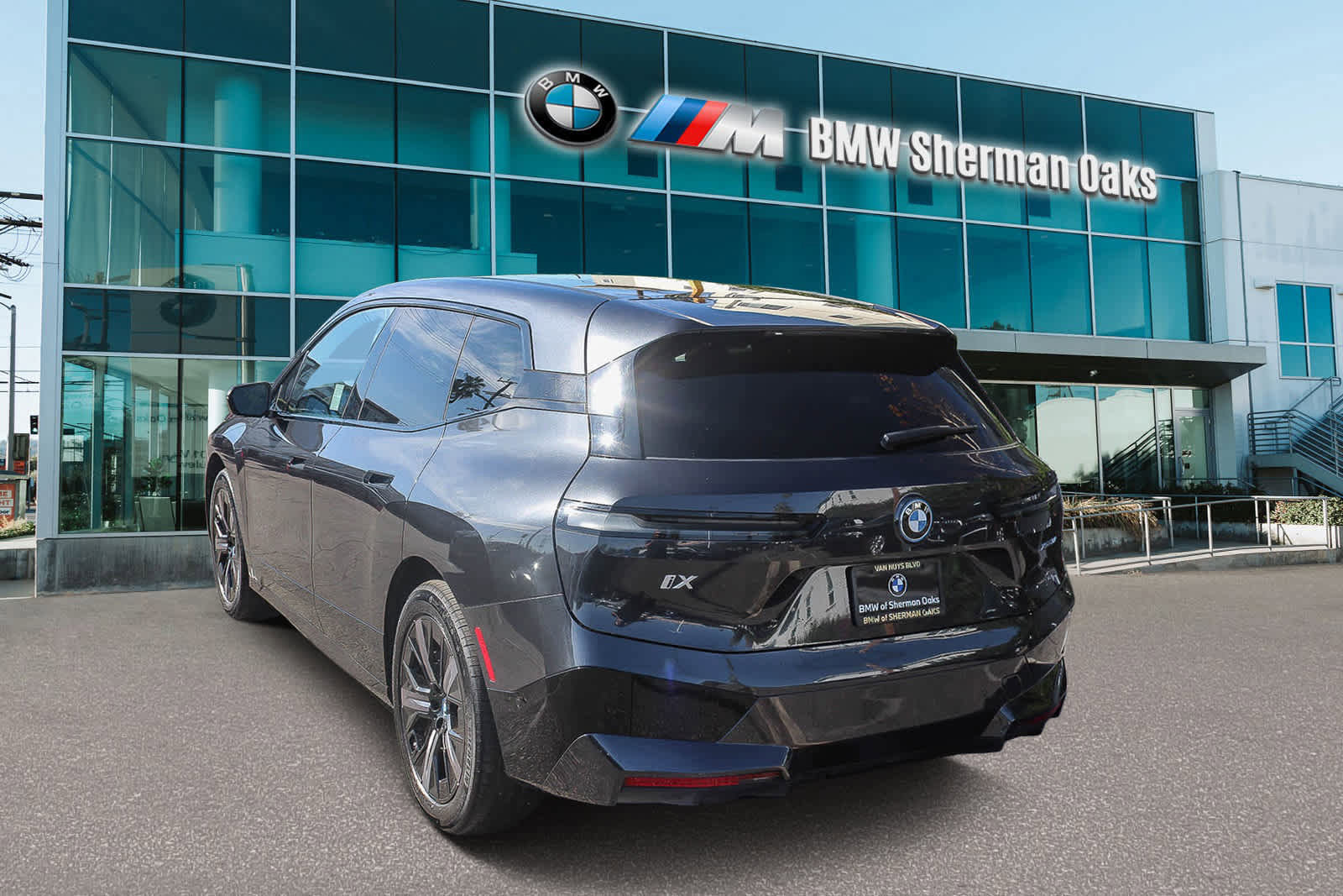 Certified 2023 BMW iX xDrive50 w/ Sport Package image 6