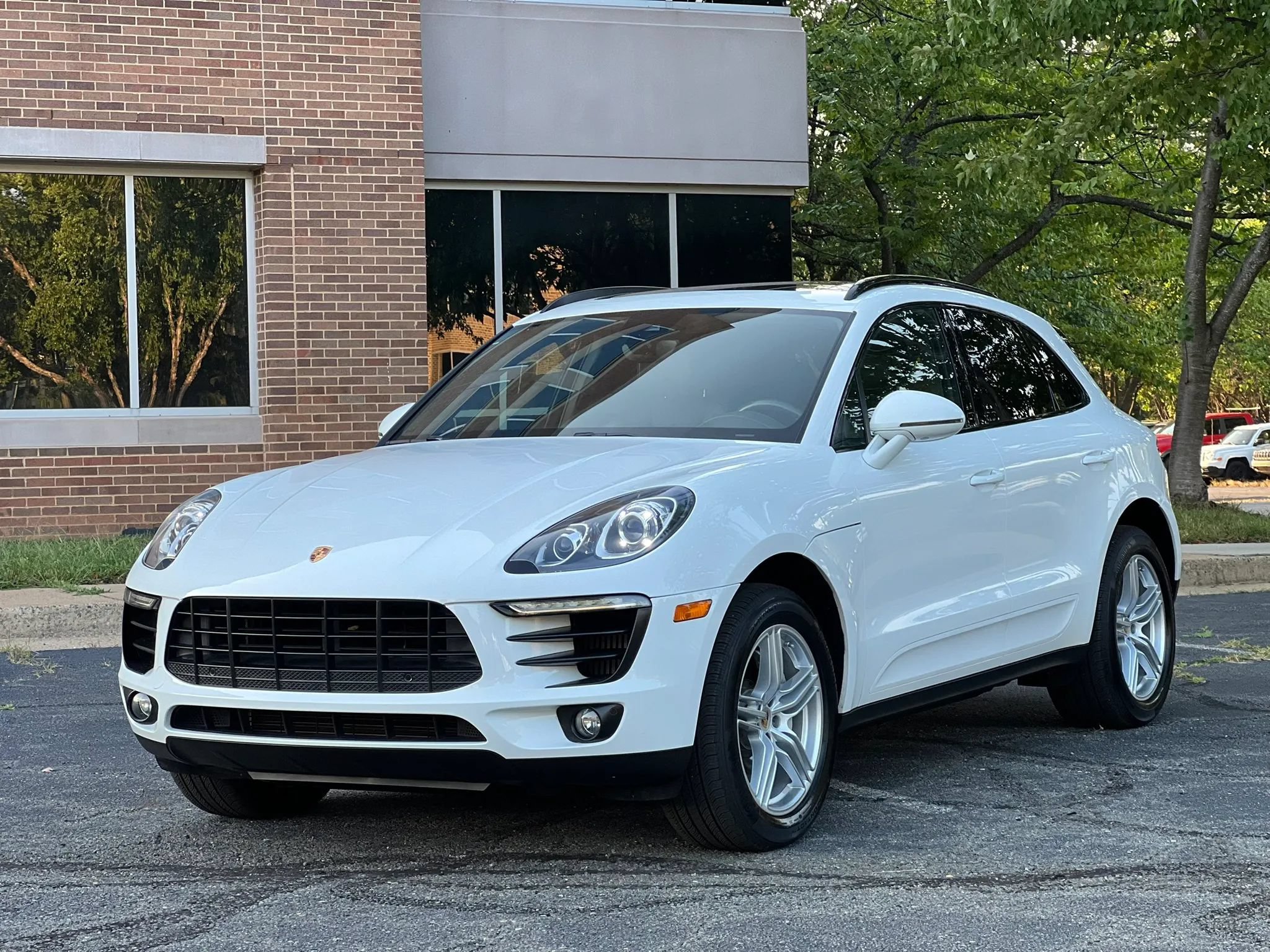 Used 2017 Porsche Macan S AWD/4WD image 1