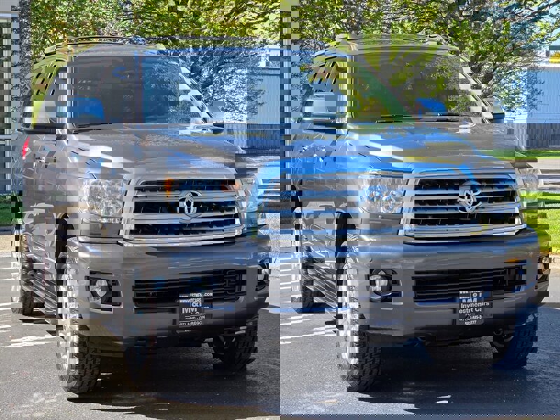 Used 2011 Toyota Sequoia Platinum AWD/4WD image 2