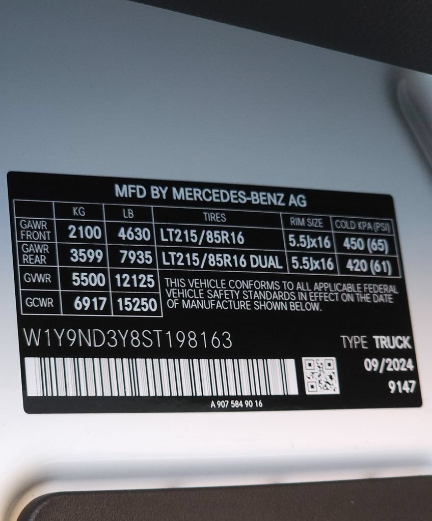 Used 2025 Mercedes-Benz Sprinter 4500 w/ Parking Package image 28