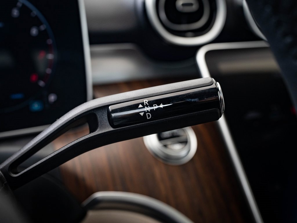 Used 2025 Mercedes-Benz C 300 4MATIC Sedan image 28