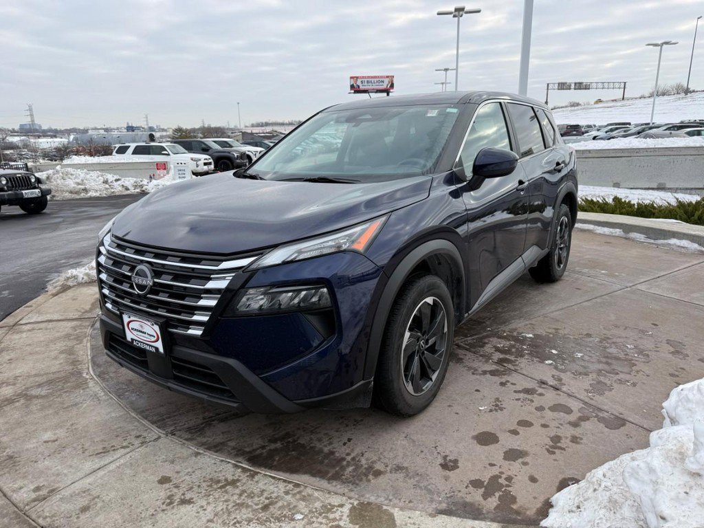 Used 2024 Nissan Rogue SV image 11