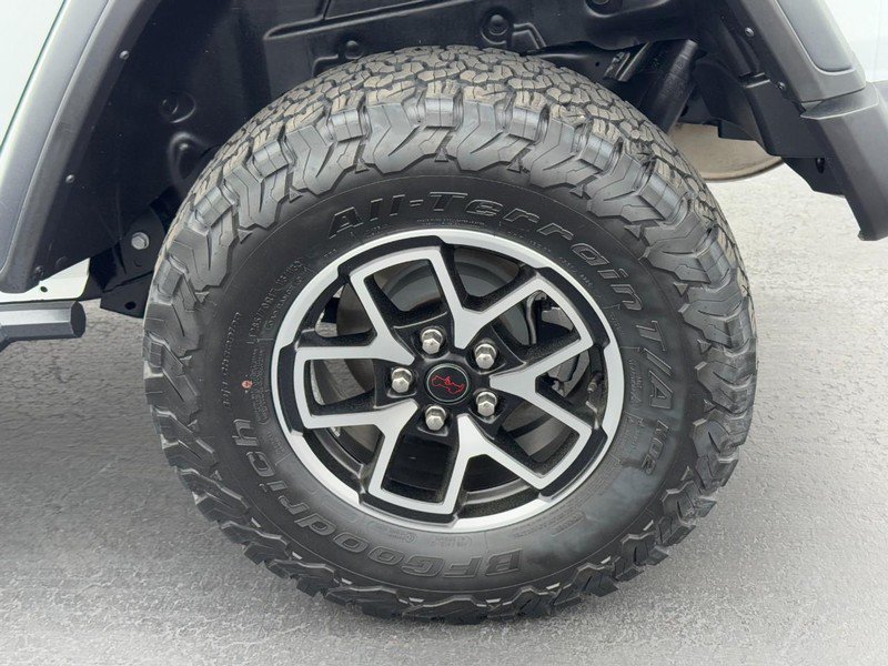 Used 2025 Jeep Wrangler Unlimited Rubicon w/ Convenience Group AWD/4WD image 7
