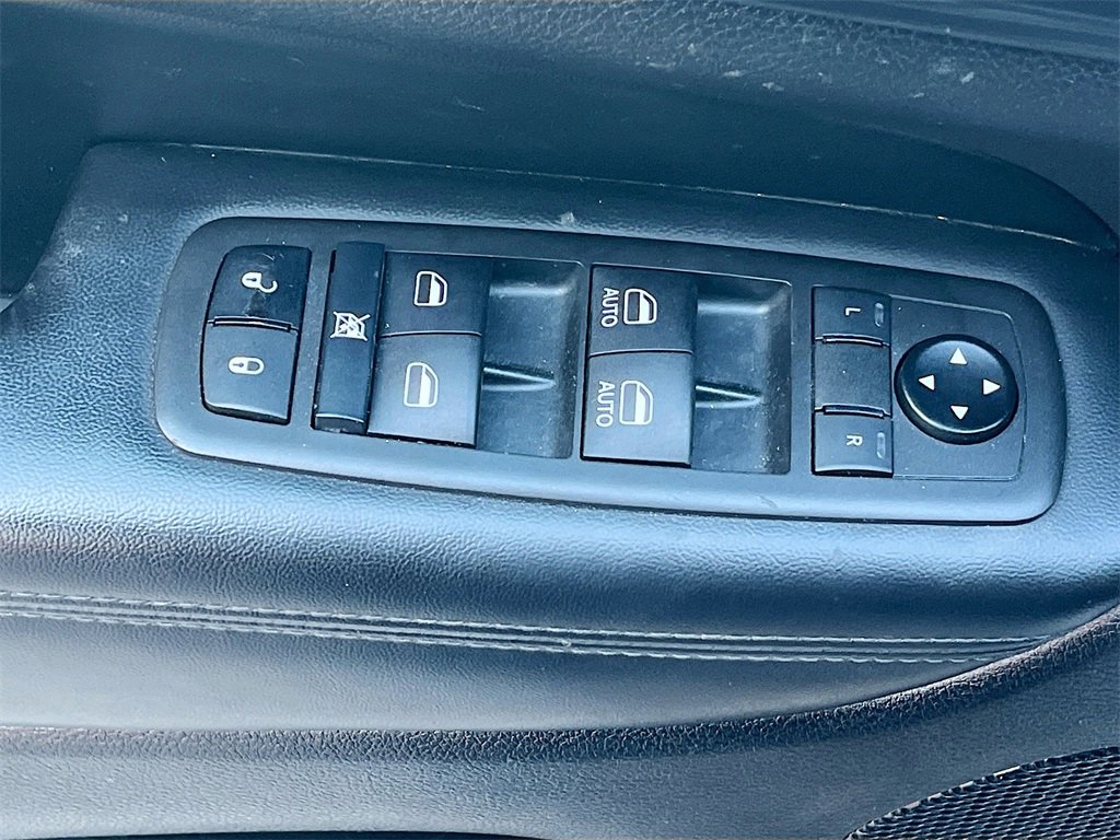 Used 2021 Jeep Grand Cherokee Laredo image 17