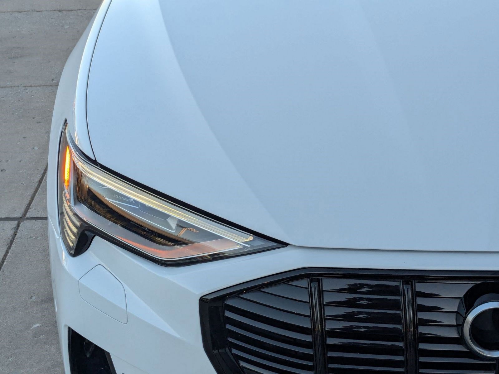 Used 2021 Audi e-tron Prestige w/ Prestige Package image 12