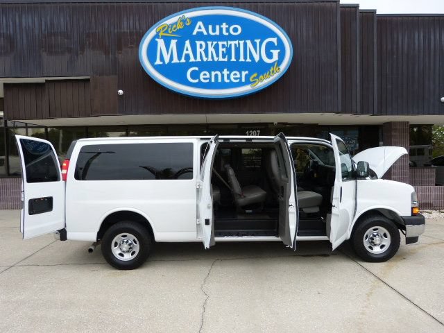 Used 2019 Chevrolet Express 3500 LT w/ LT Preferred Equipment Group RWD image 16