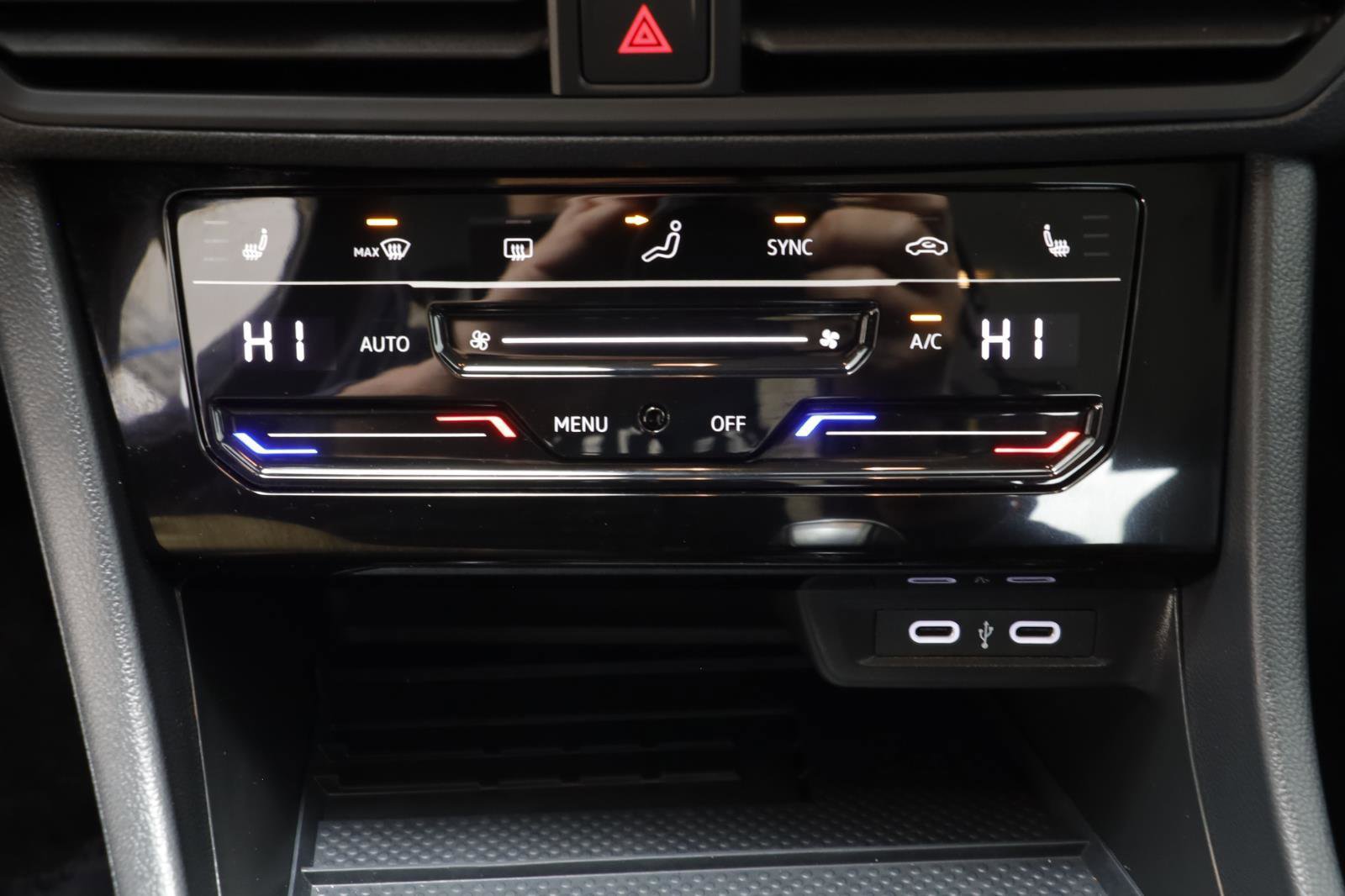 Used 2025 Volkswagen Jetta SE w/ Black Wheel Package image 11