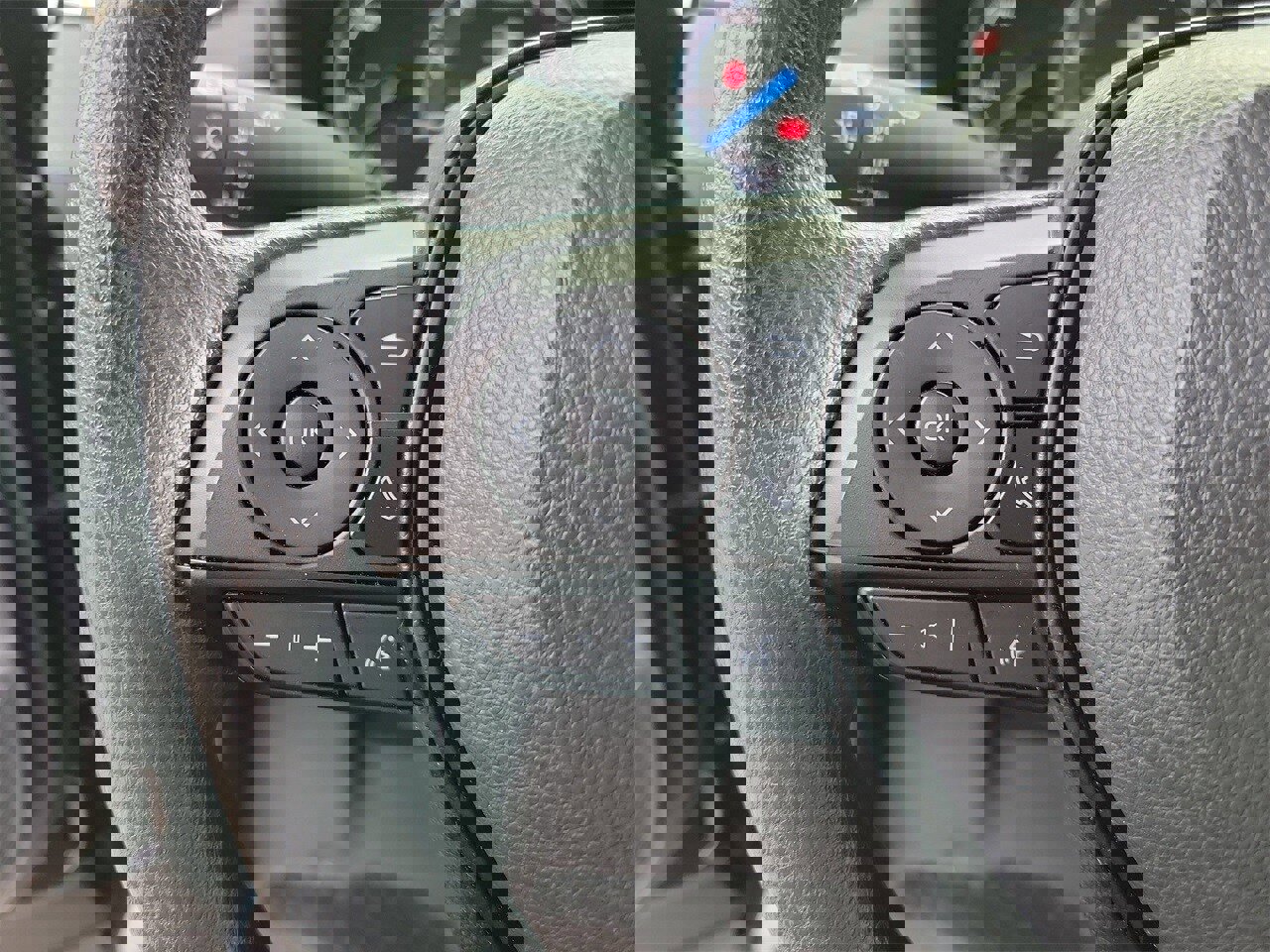 Used 2025 Toyota RAV4 XLE image 21