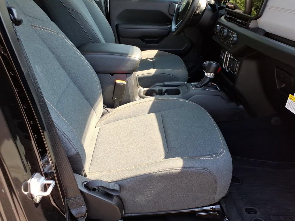 Used 2025 Jeep Gladiator Sport AWD/4WD image 8