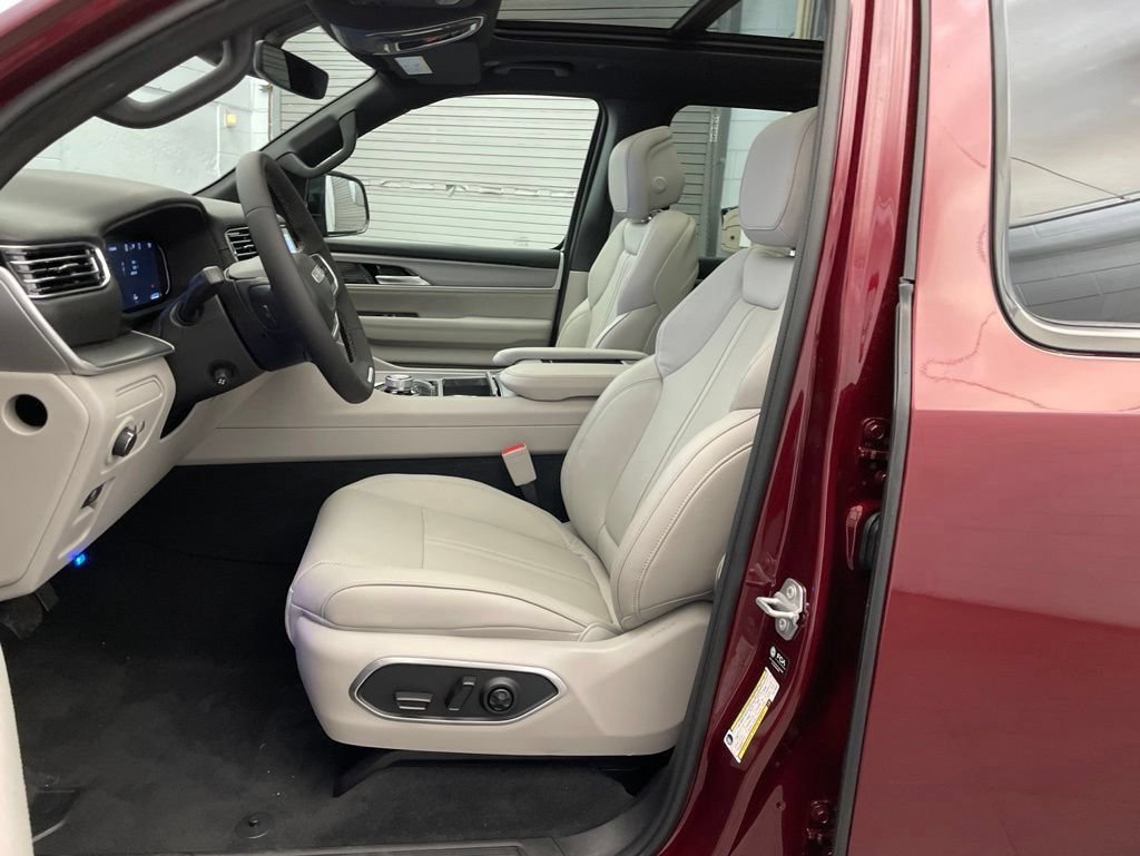 New 2026 Jeep Grand Wagoneer 2WD w/ Premium Group I image 18