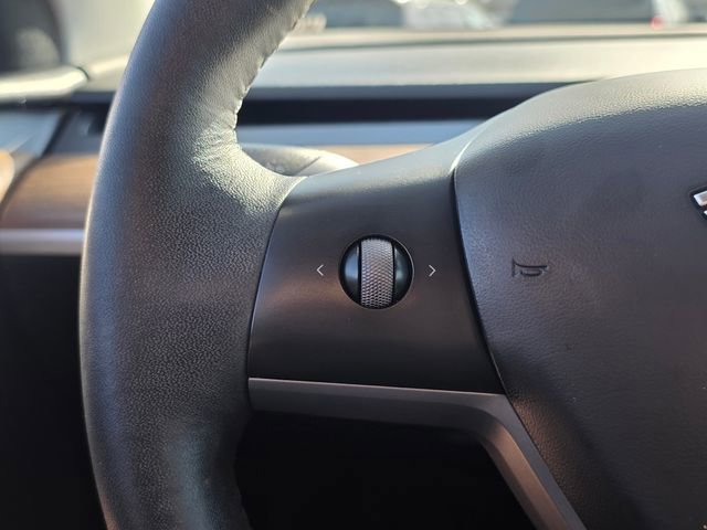 Used 2022 Tesla Model Y Long Range AWD/4WD image 26