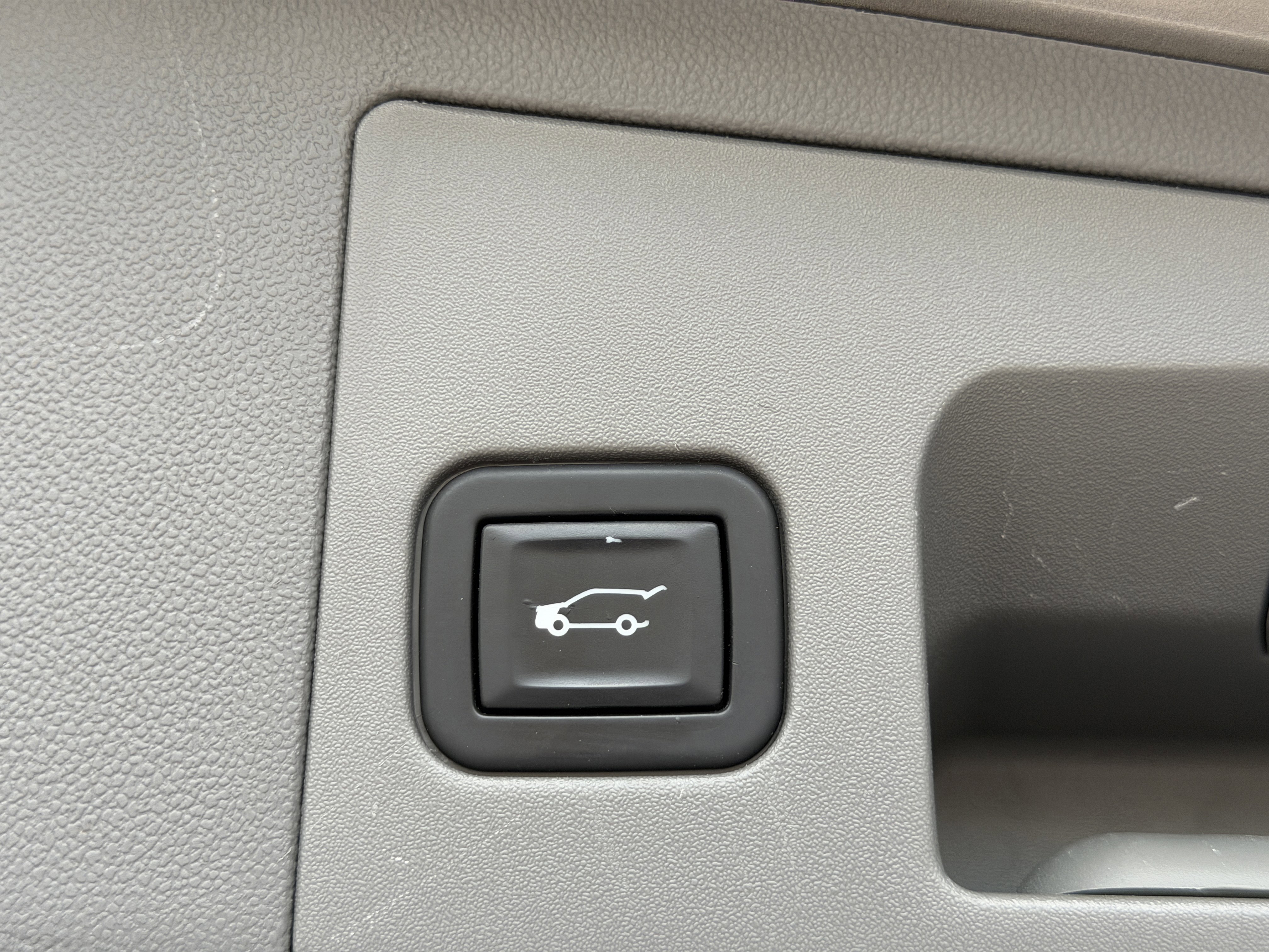 Certified 2022 Cadillac XT5 Premium Luxury FWD image 11