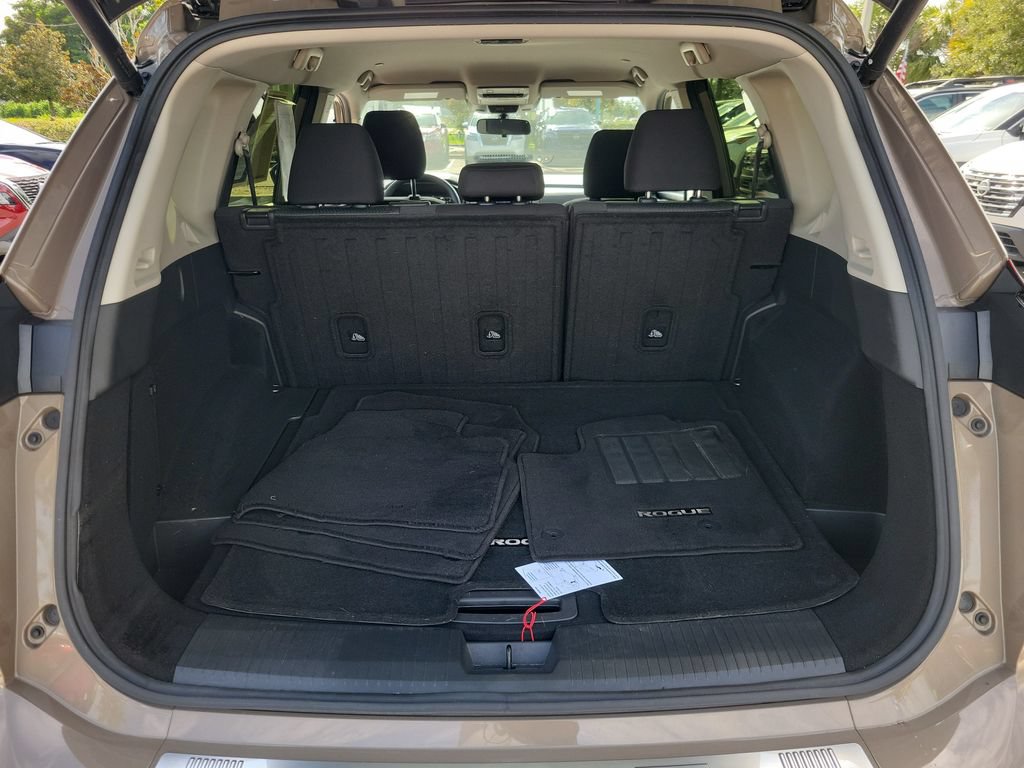 Certified 2024 Nissan Rogue SV FWD image 8