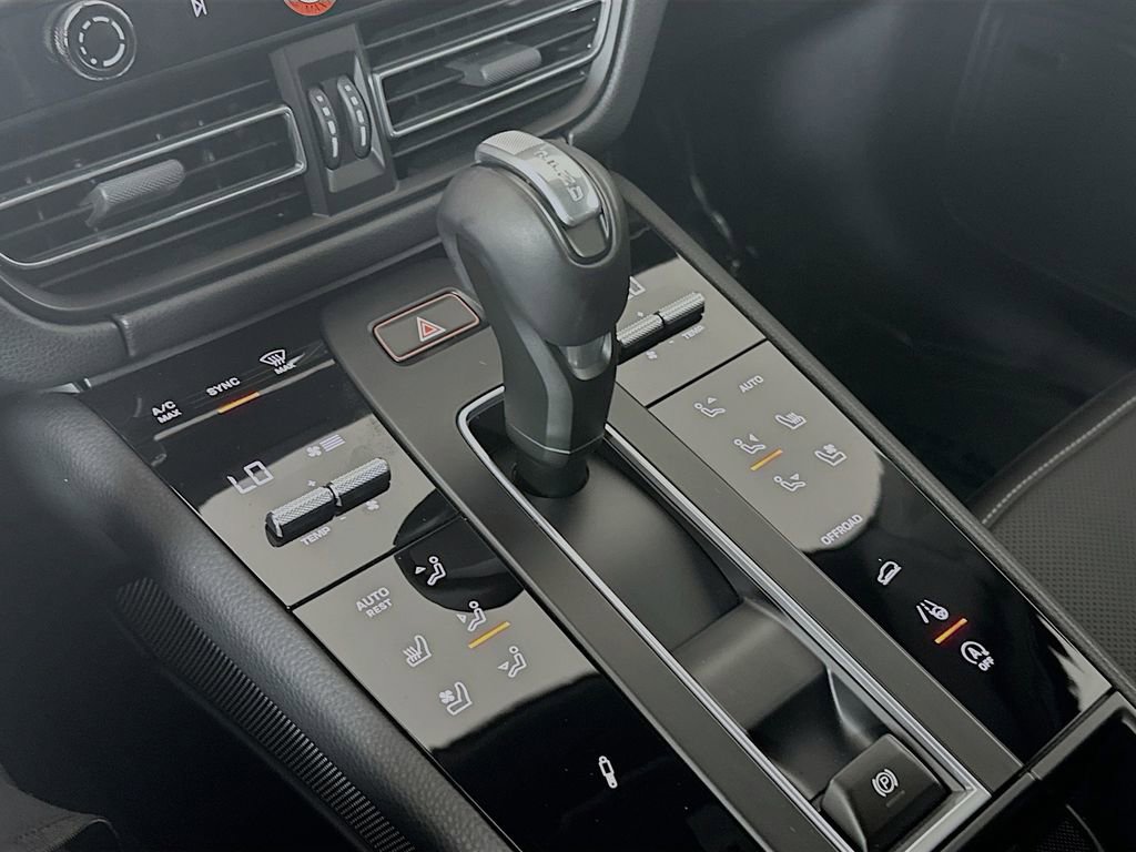 New 2026 Porsche Macan Turbo AWD/4WD image 19