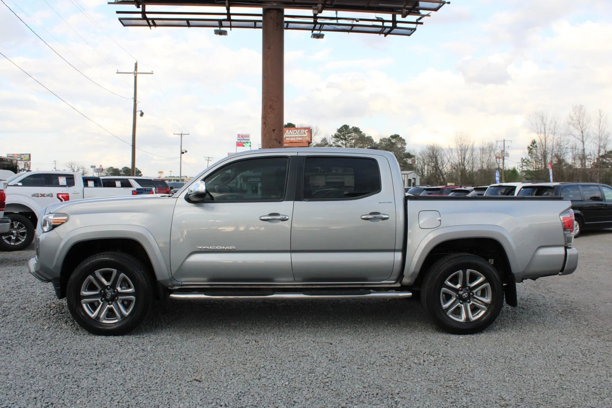 Used 2018 Toyota Tacoma Limited image 2