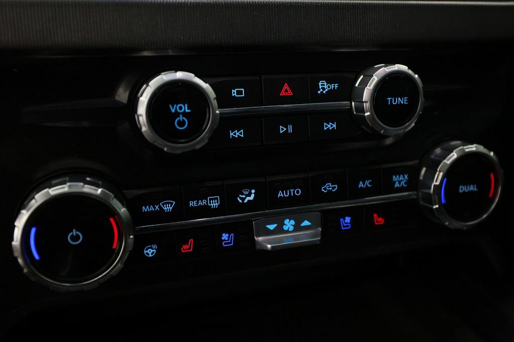 Used 2025 Ford F250 Platinum AWD/4WD image 24