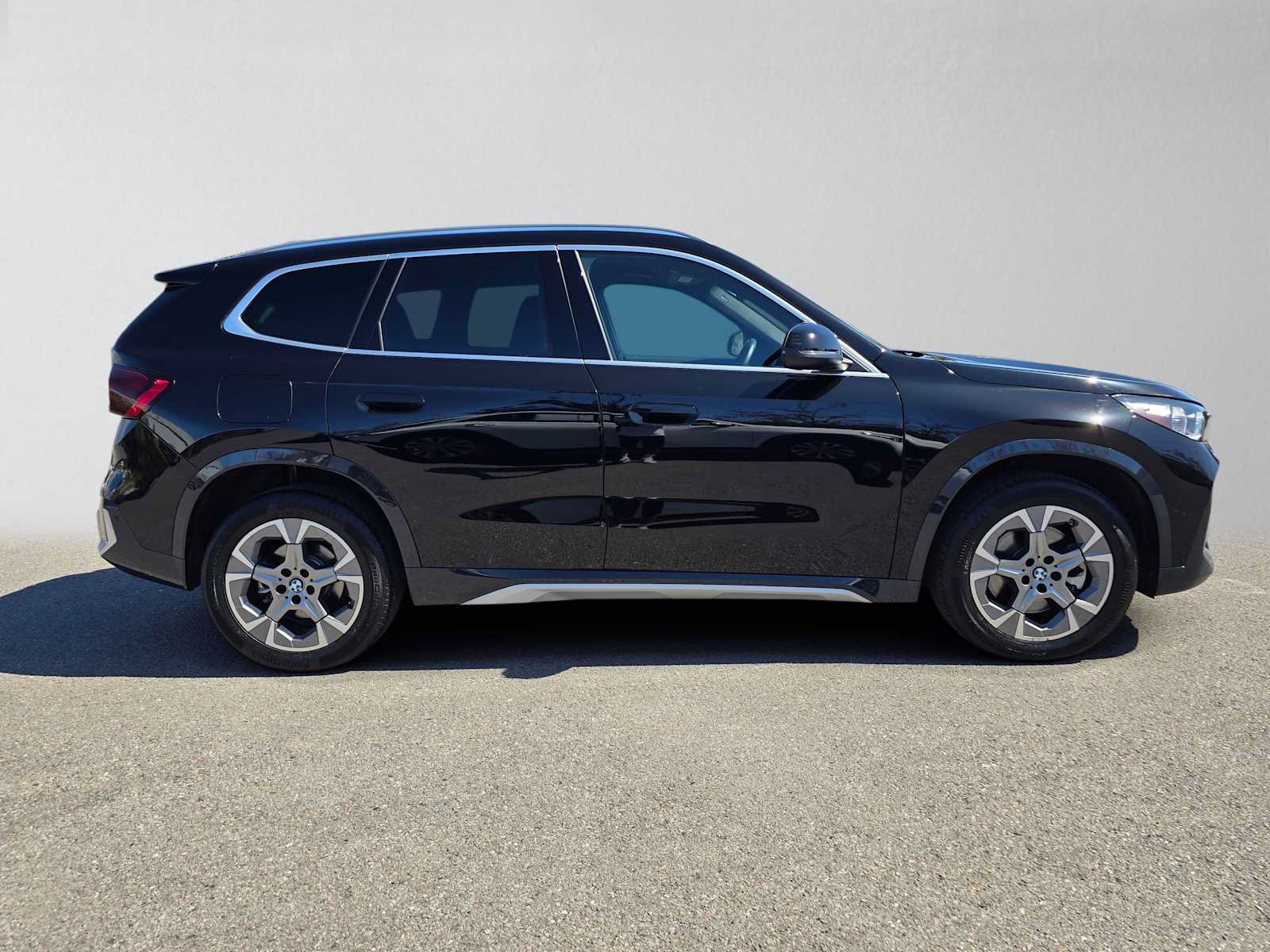 Used 2025 BMW X1 xDrive28i AWD/4WD image 2