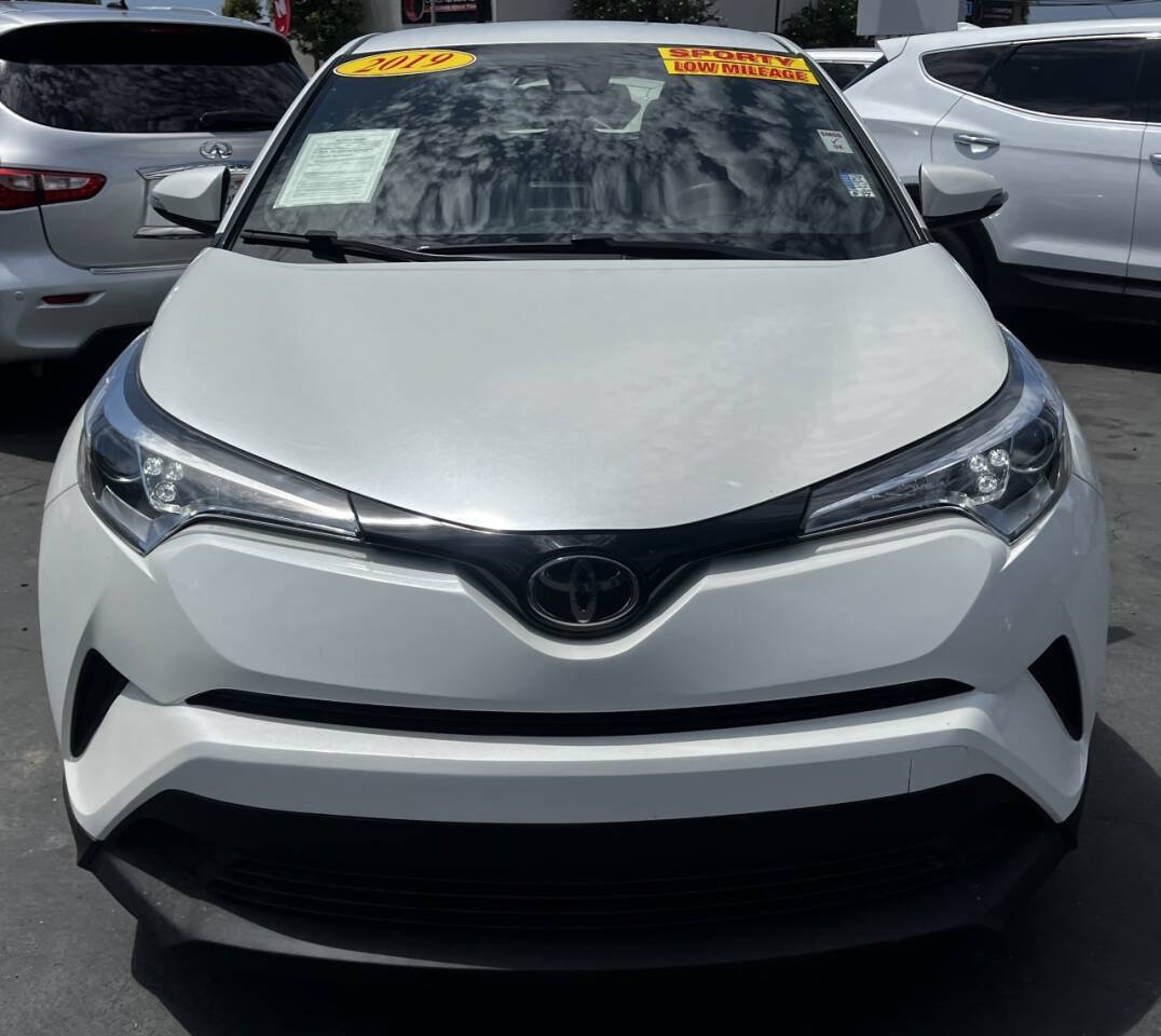 Used 2019 Toyota C-HR LE FWD image 3