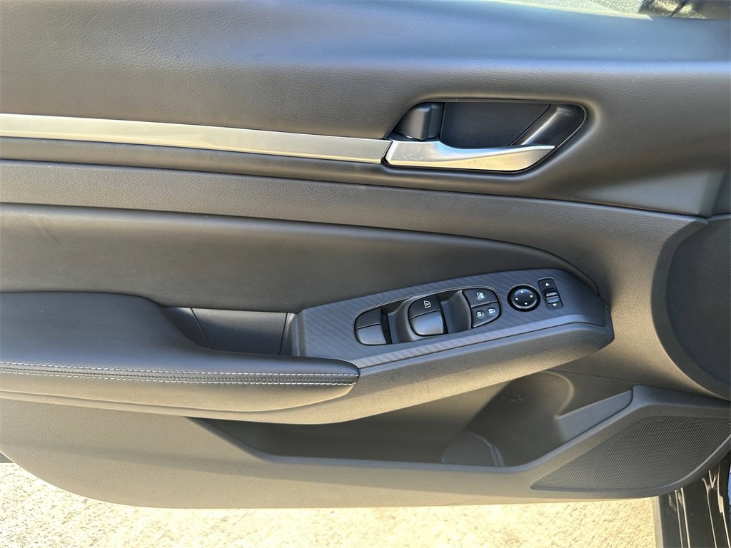 Used 2022 Nissan Altima 2.5 SV image 17