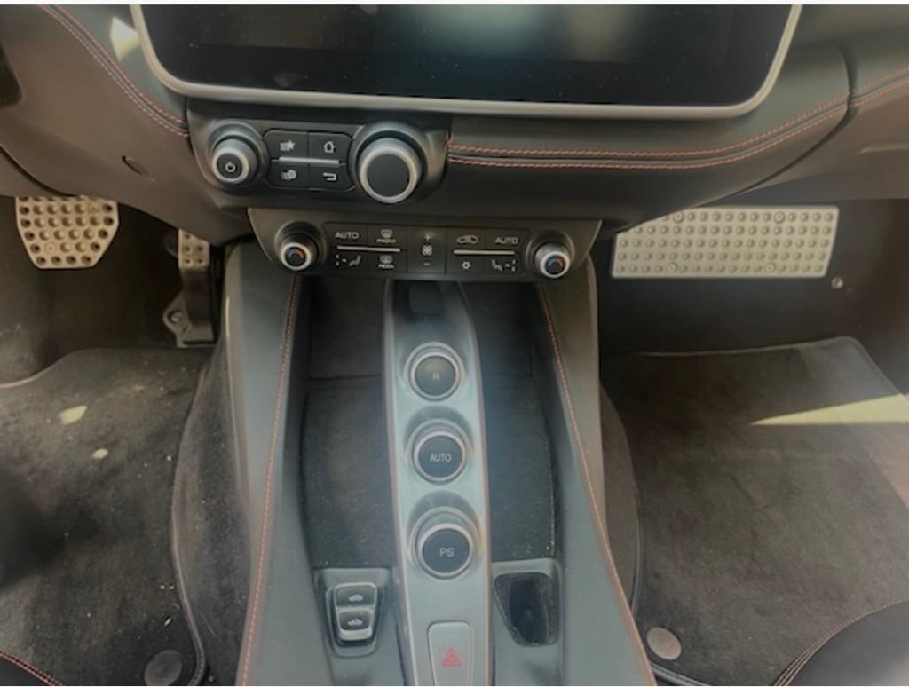 Used 2019 Ferrari Portofino RWD image 7