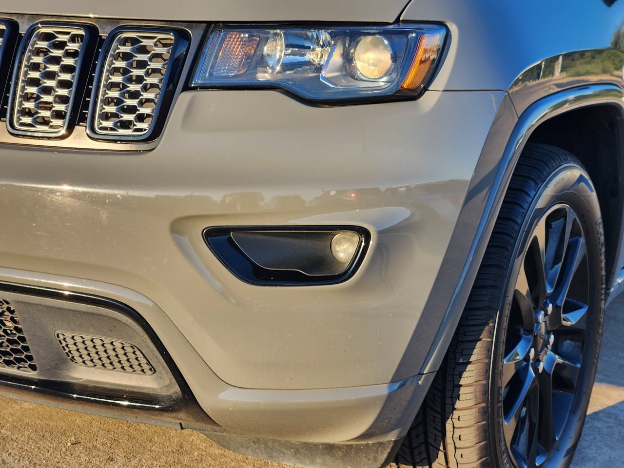 Used 2022 Jeep Grand Cherokee Laredo X RWD image 9
