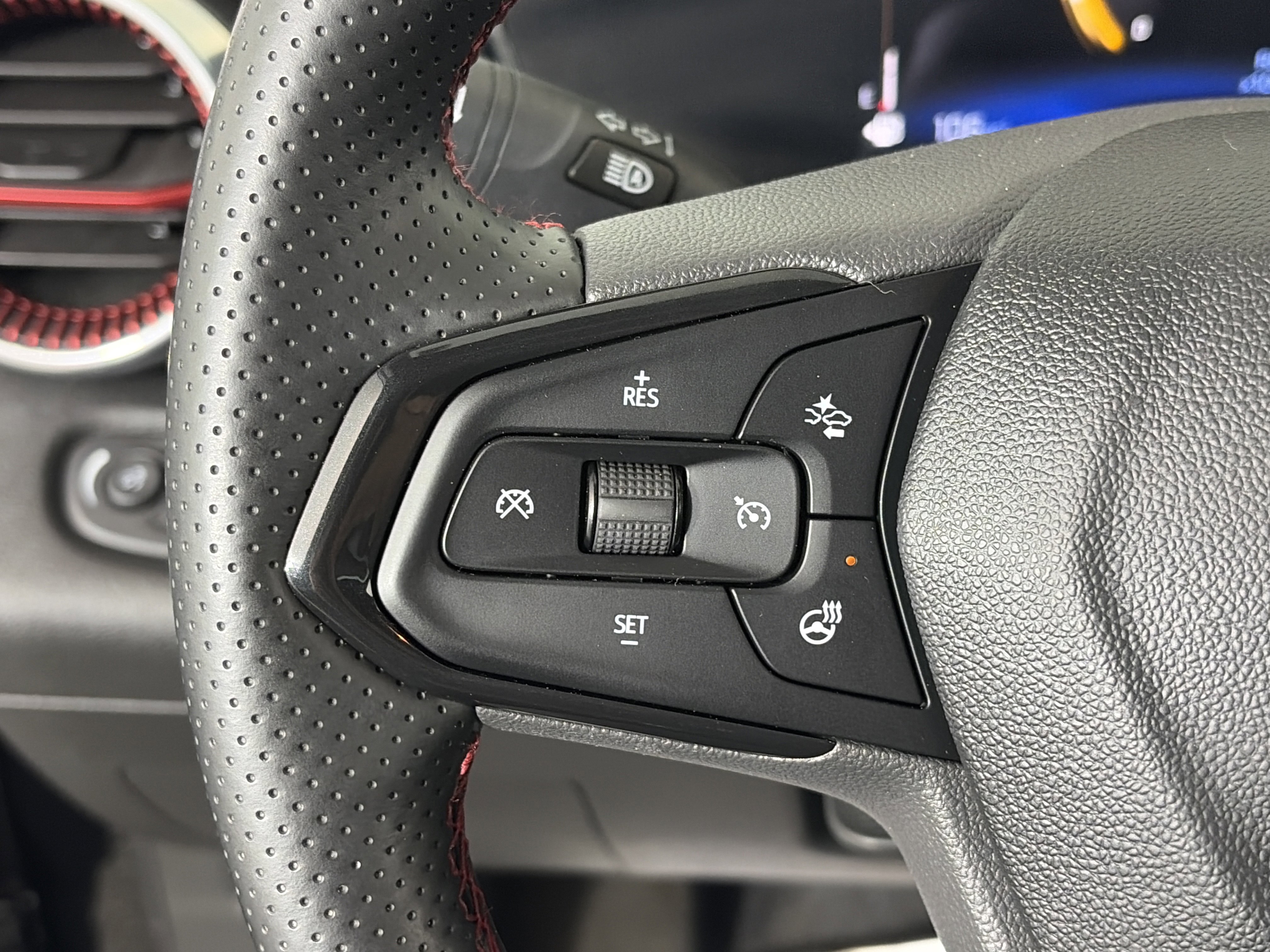 Used 2024 Chevrolet Trax RS image 27