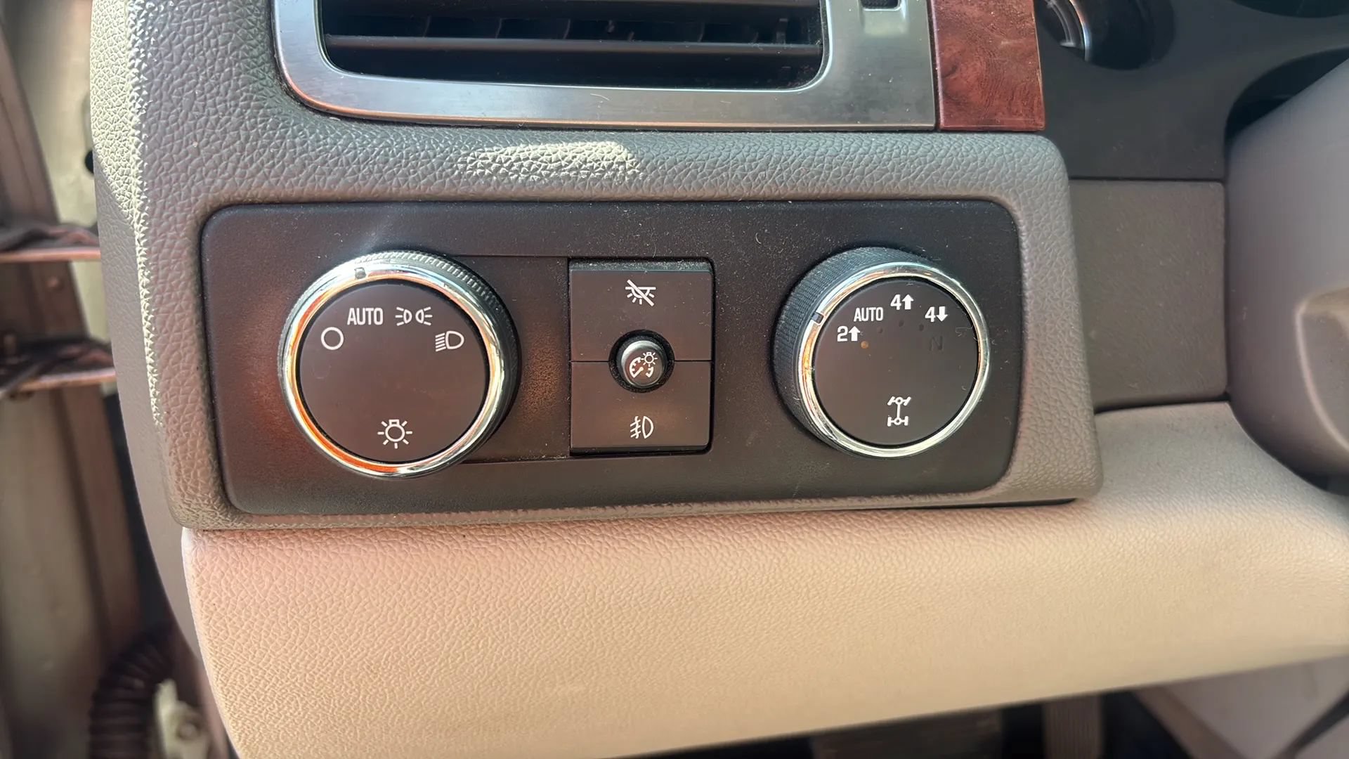 Used 2007 Chevrolet Avalanche LTZ w/ LTZ Preferred Equipment Group AWD/4WD image 22
