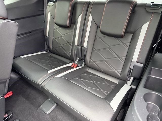 Used 2025 Volkswagen Atlas Peak Edition SE image 25