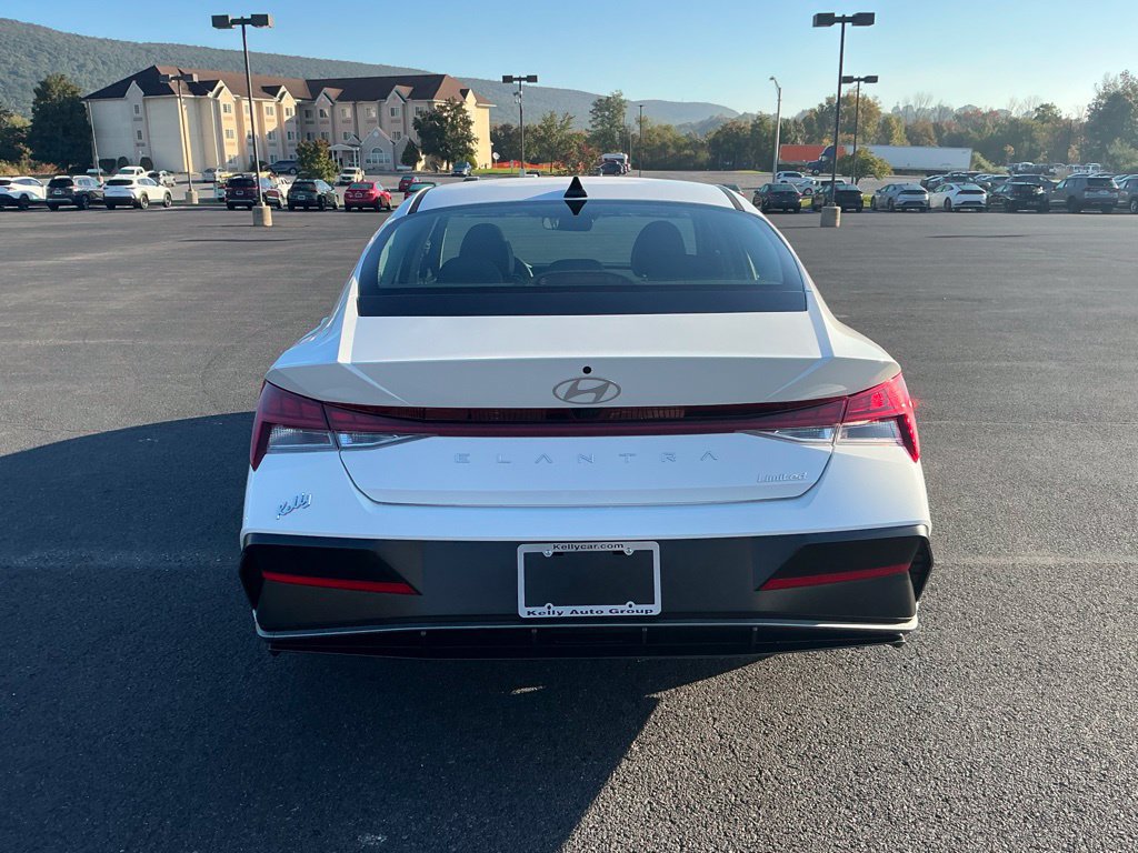 Certified 2026 Hyundai Elantra Limited FWD image 8