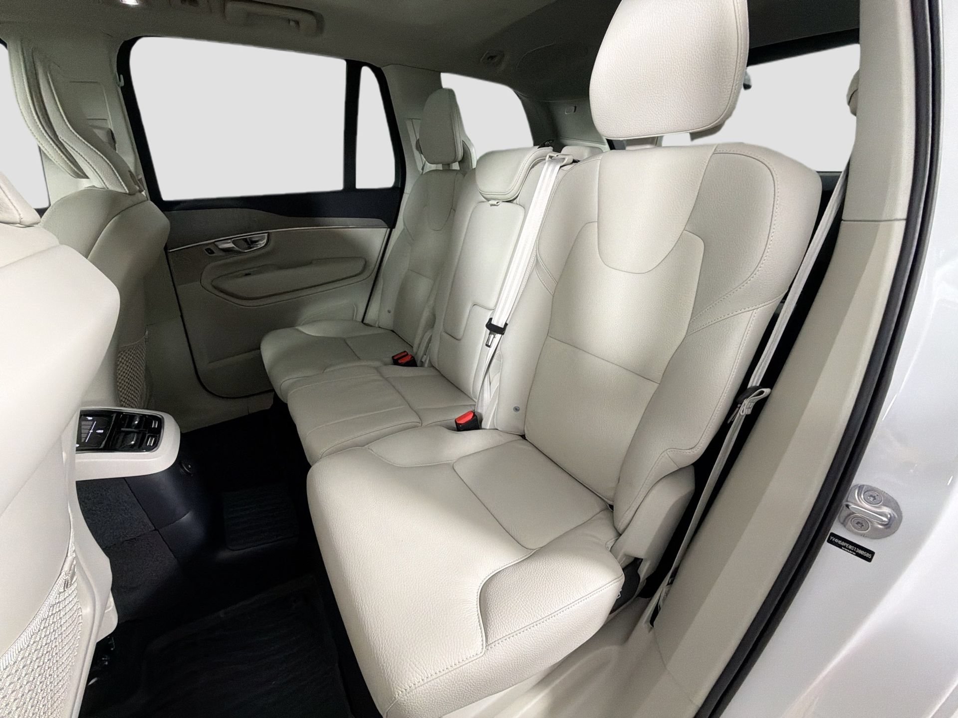 Certified 2025 Volvo XC90 T8 Plus w/ Protection Package Premier AWD/4WD image 25
