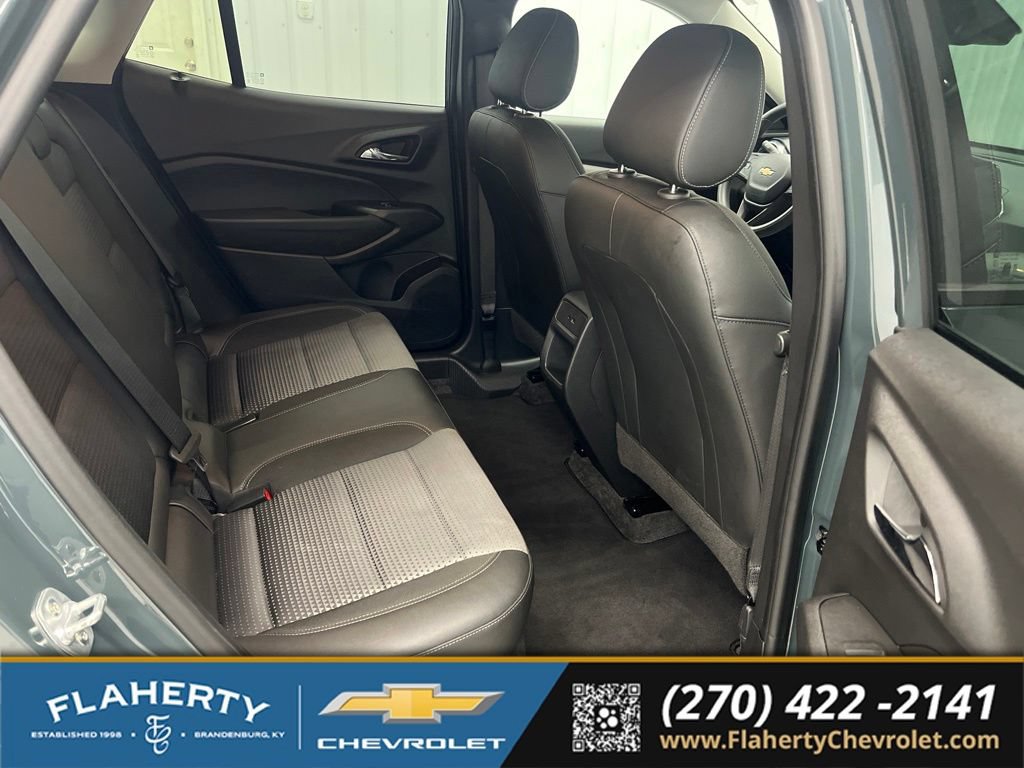 Used 2025 Chevrolet Trax LT FWD image 13