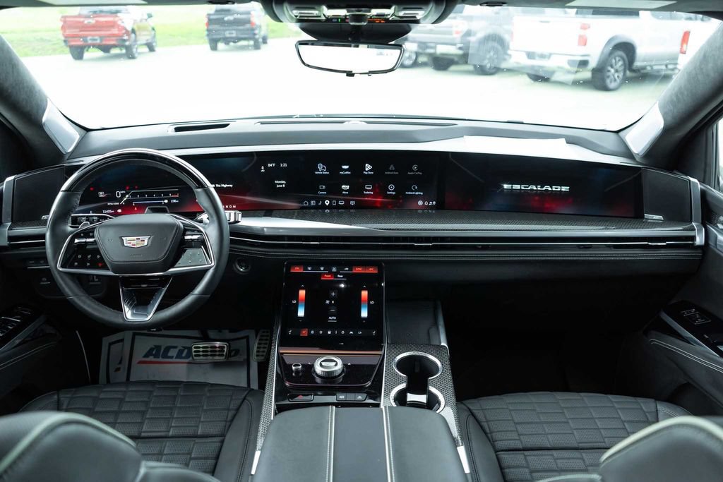 Used 2025 Cadillac Escalade ESV V AWD/4WD image 26