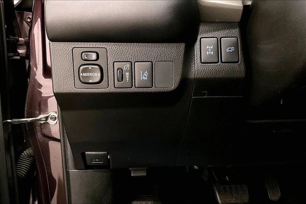 Used 2018 Toyota RAV4 XLE AWD/4WD image 15