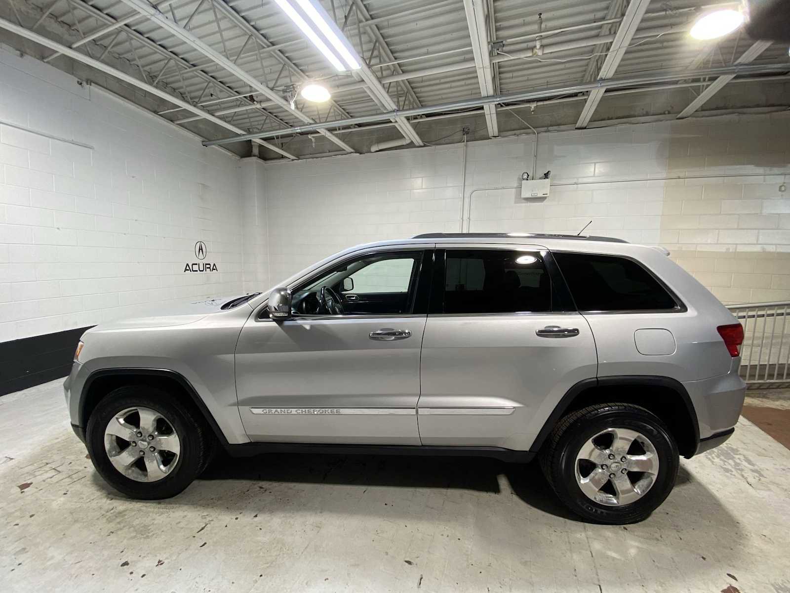 Used 2012 Jeep Grand Cherokee Limited image 3