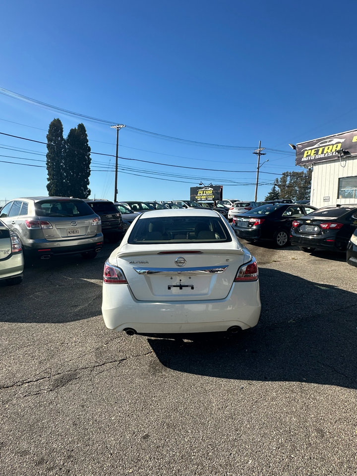 Used 2015 Nissan Altima 2.5 S w/ Sport Value Package image 5