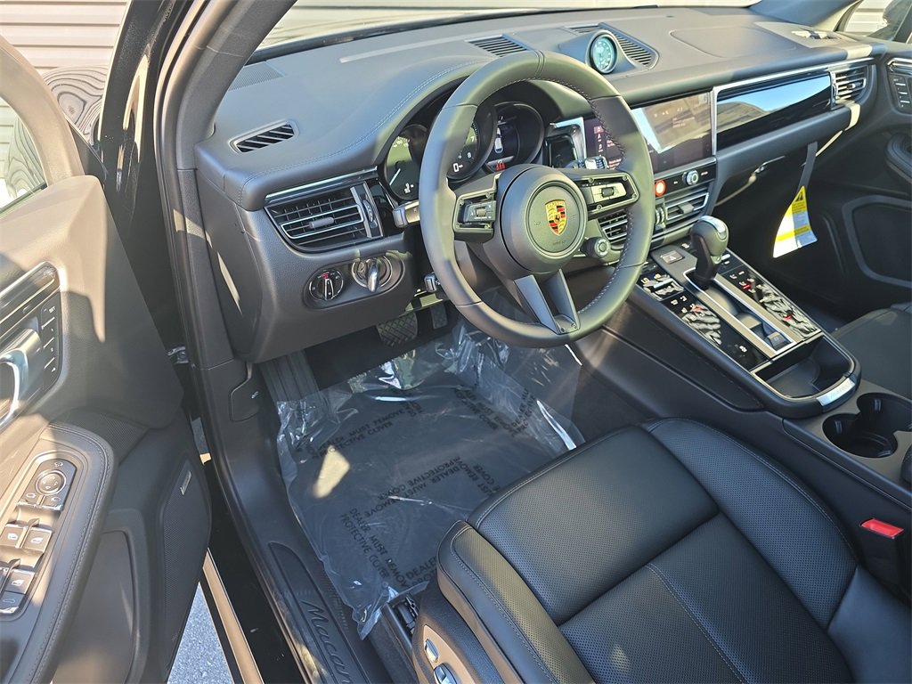 New 2026 Porsche Macan image 4
