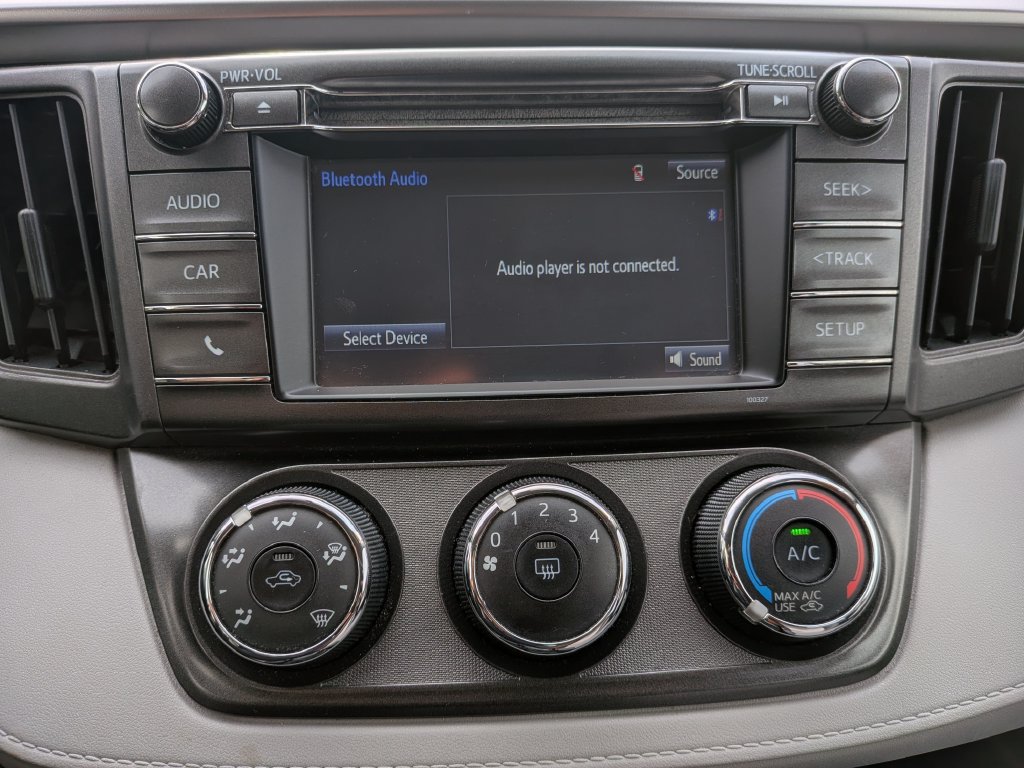 Used 2015 Toyota RAV4 LE FWD image 18