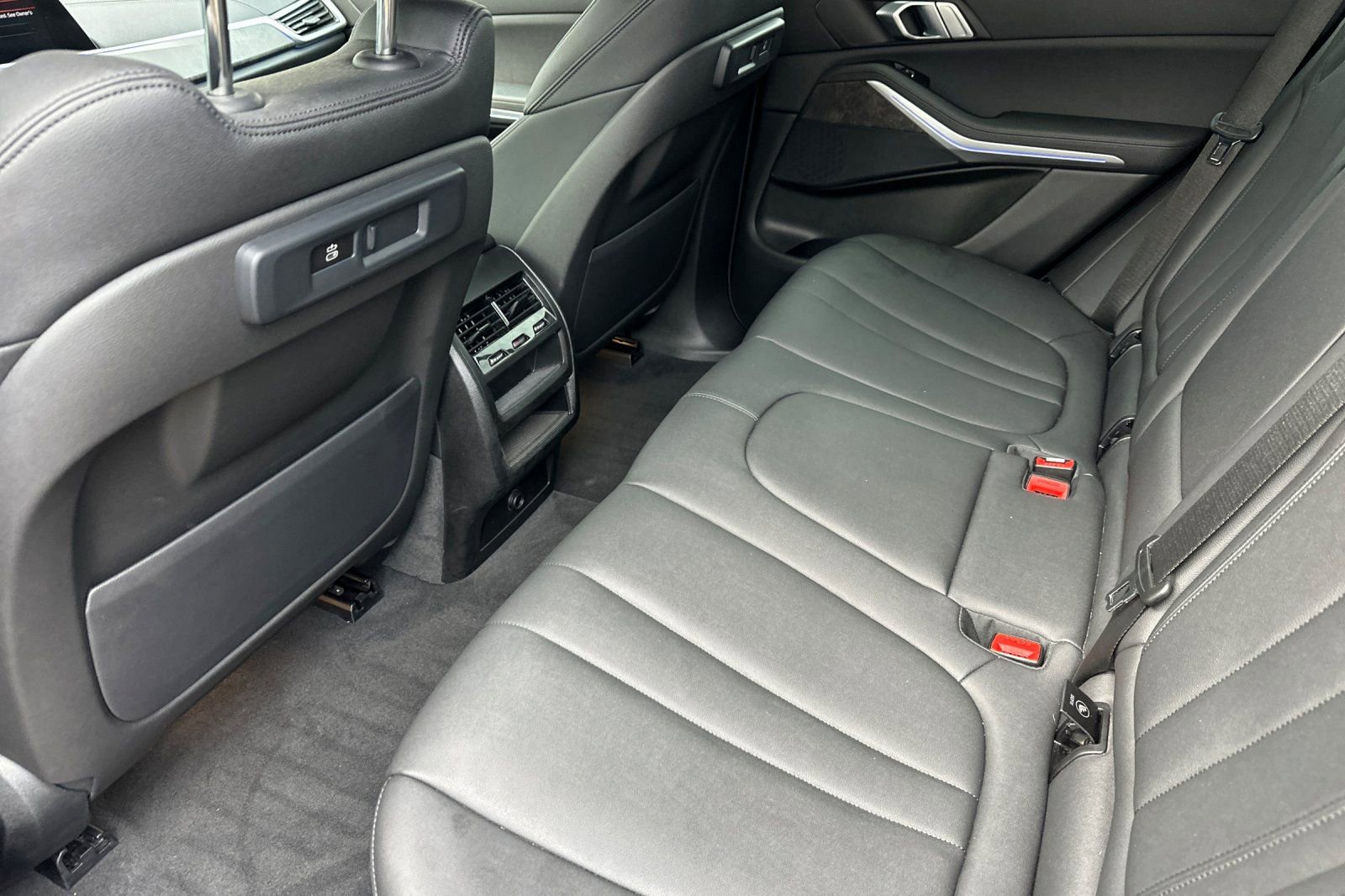 Used 2022 BMW X5 xDrive40i w/ Parking Assistance Package AWD/4WD image 14