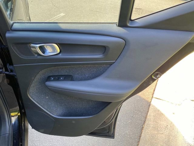 Used 2021 Volvo XC40 T5 Momentum image 34