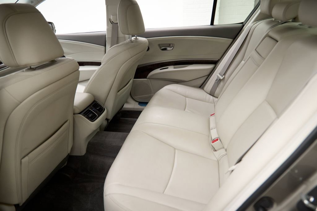 Used 2014 Acura RLX Hybrid w/ Technology Package image 24