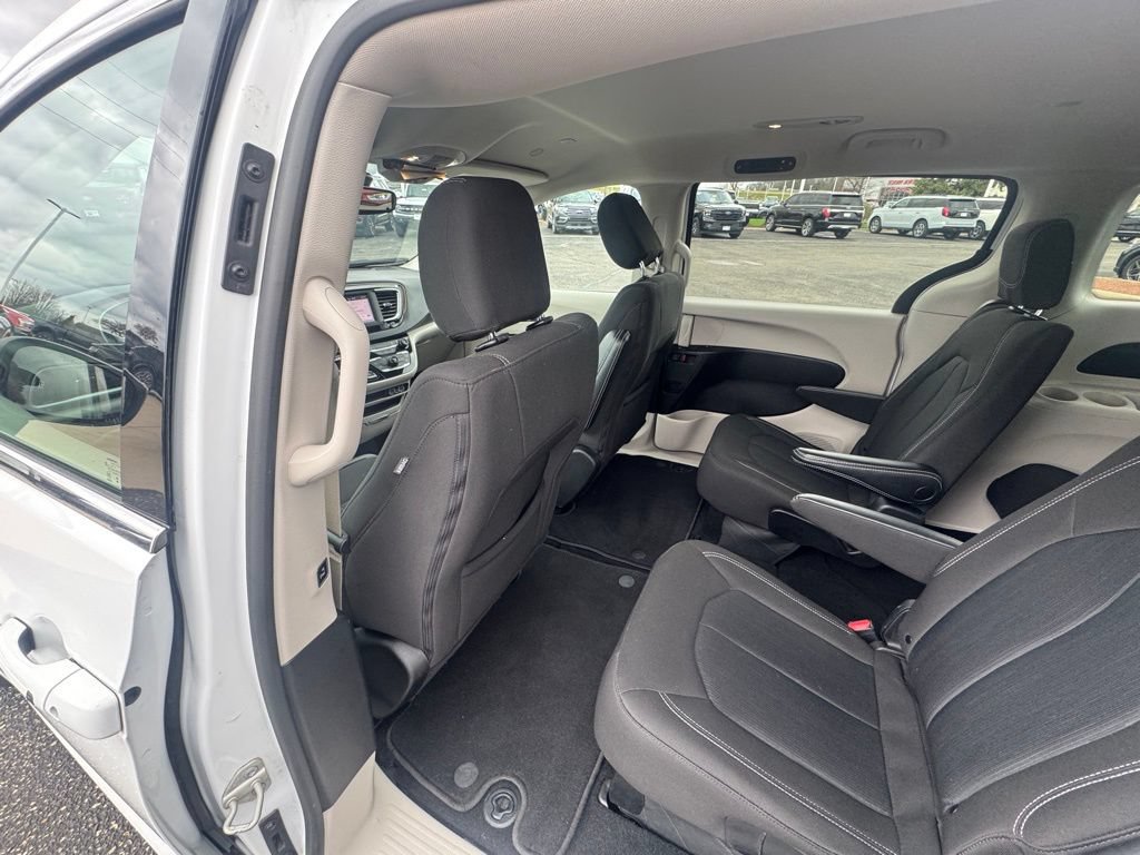 Used 2023 Chrysler Voyager LX FWD image 14