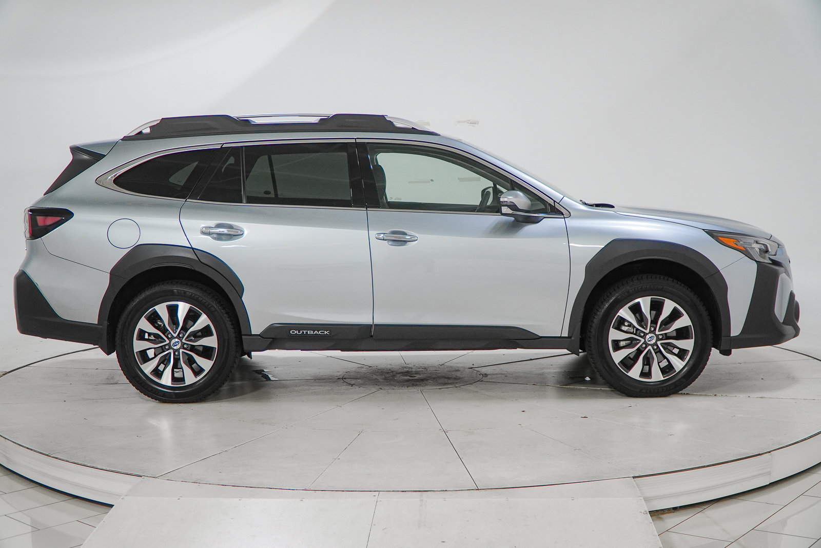 Used 2025 Subaru Outback Touring XT w/ Popular Package #2 AWD/4WD image 13