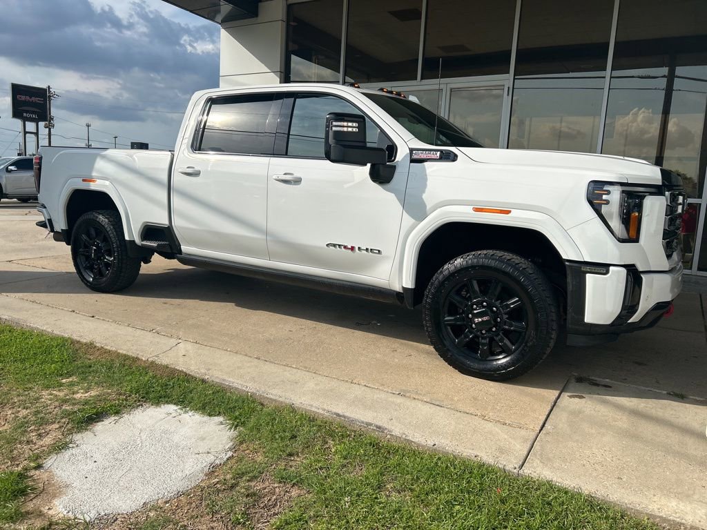 Used 2025 GMC Sierra 2500 AT4 w/ AT4 Premium Plus Package image 2